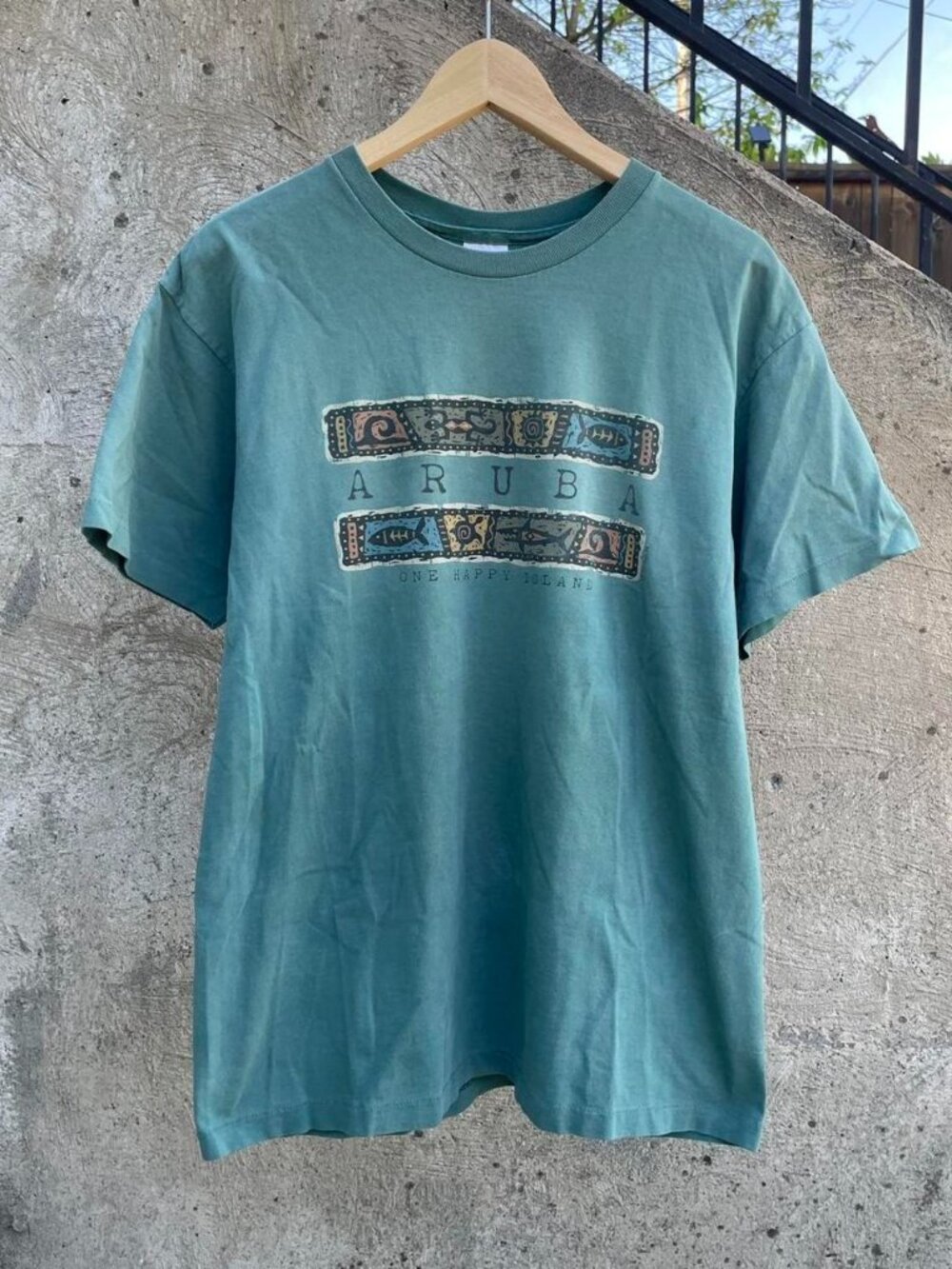 Vintage 90s single stitch Aruba t shirt size large